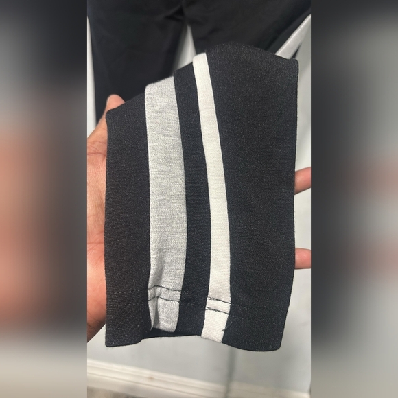 Chic Black Leggings with White Accents - Picture 5 of 10